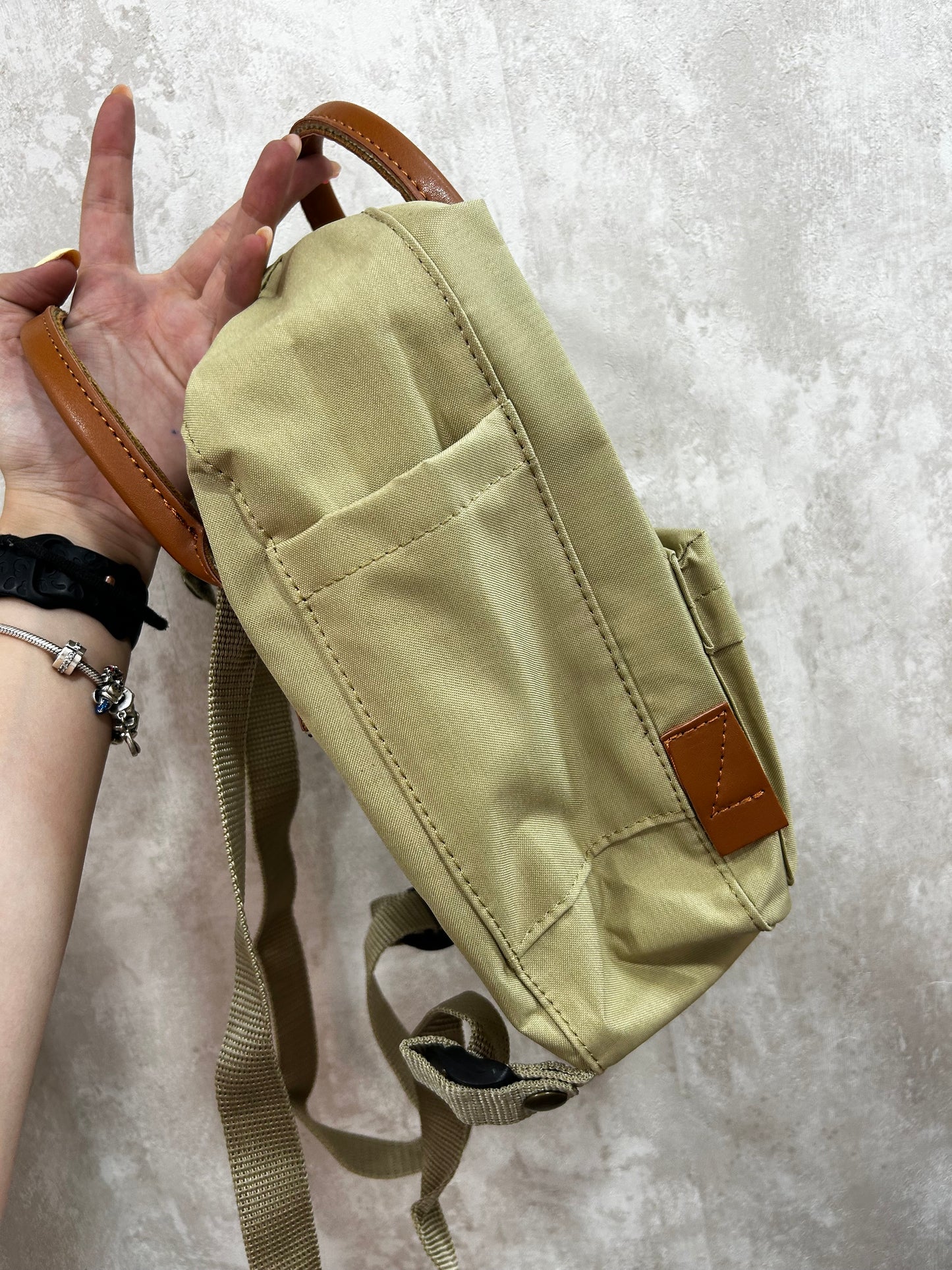 Mochila verde caqui