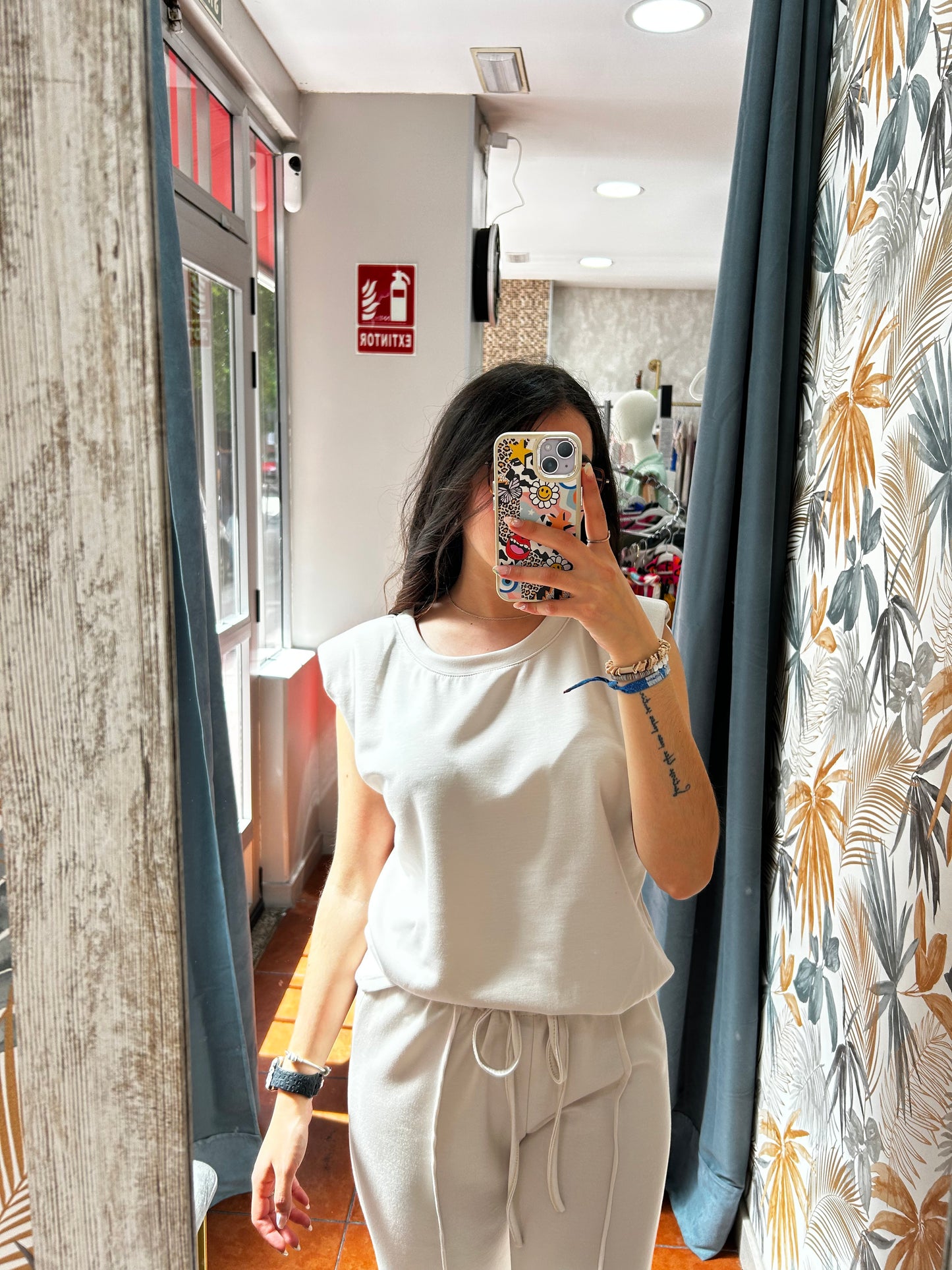Conjunto beige línea rayas