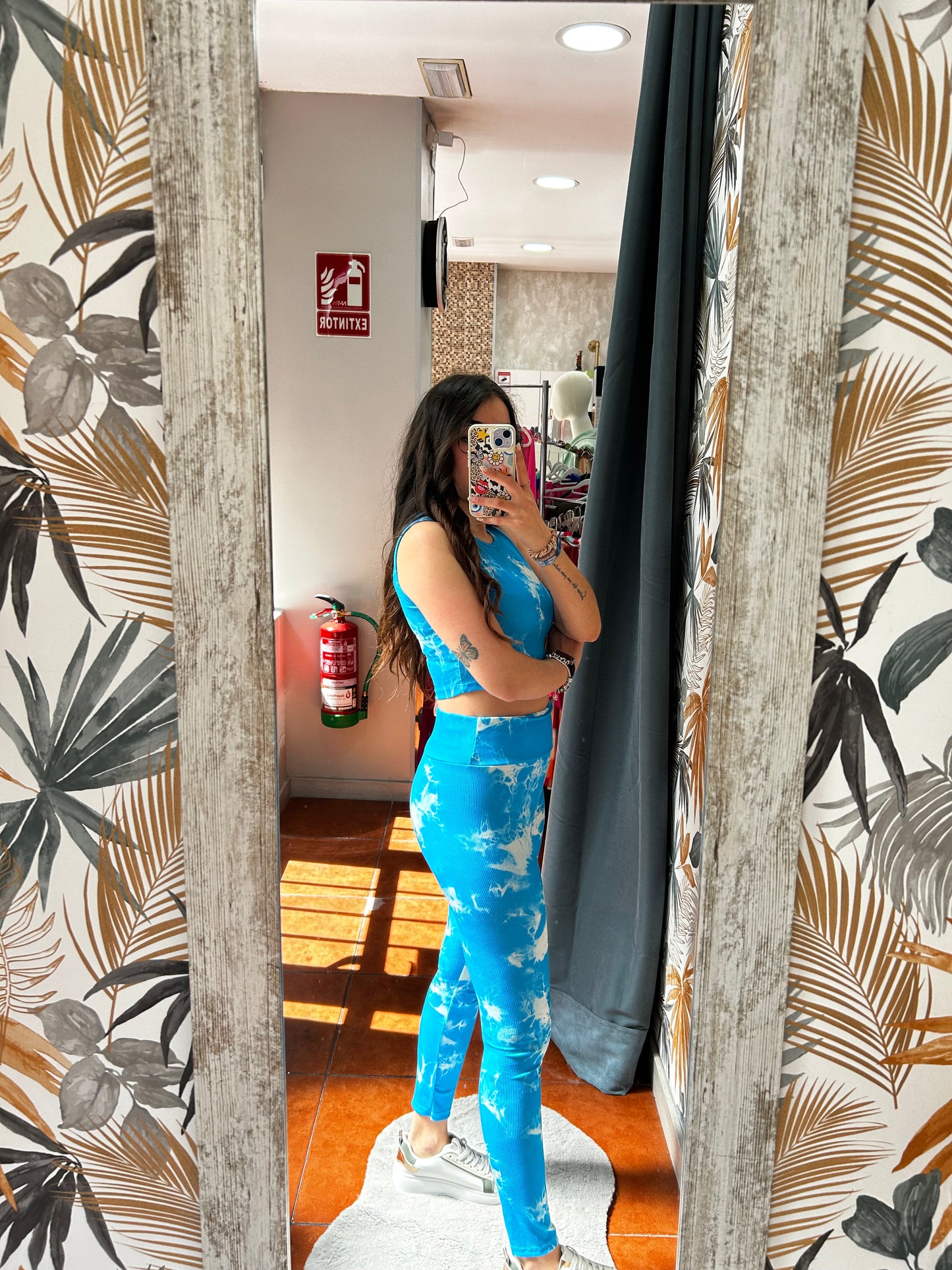 Conjunto deportivo azul