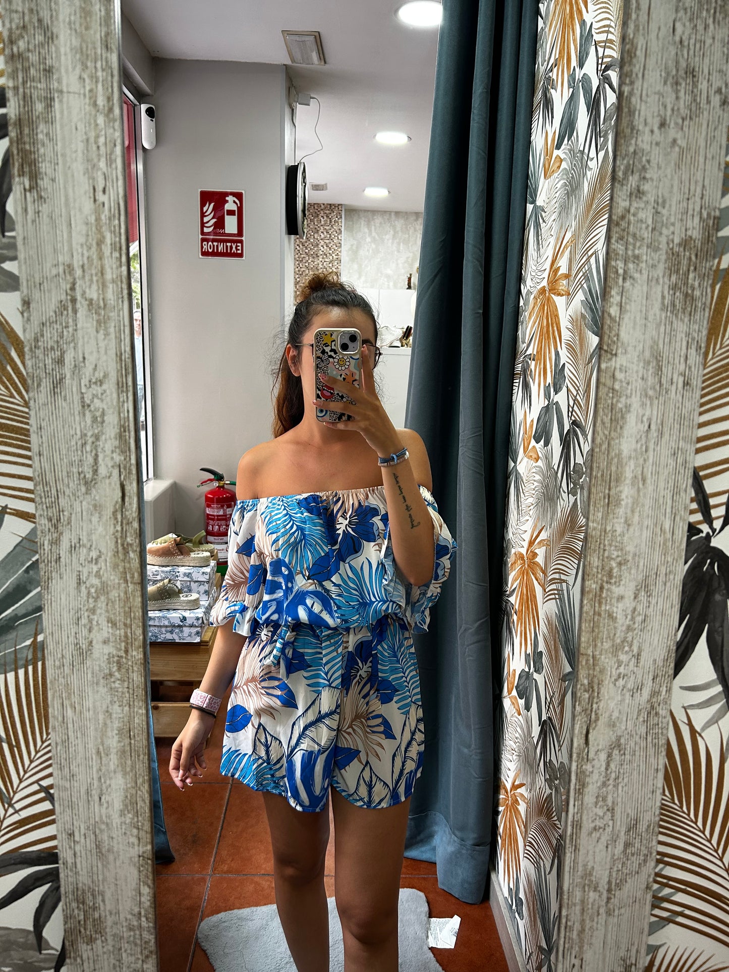 Mono flores azul
