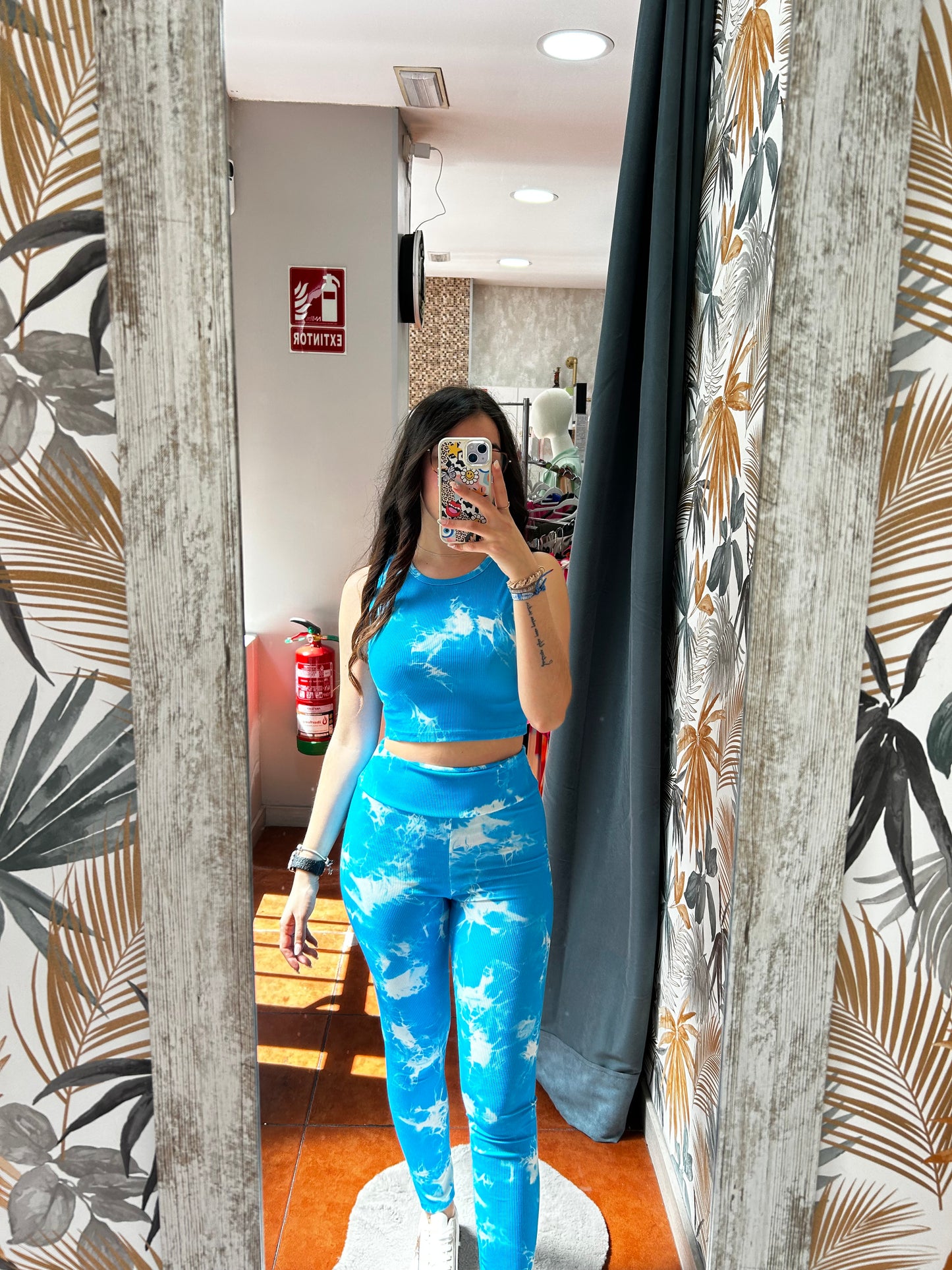 Conjunto deportivo azul