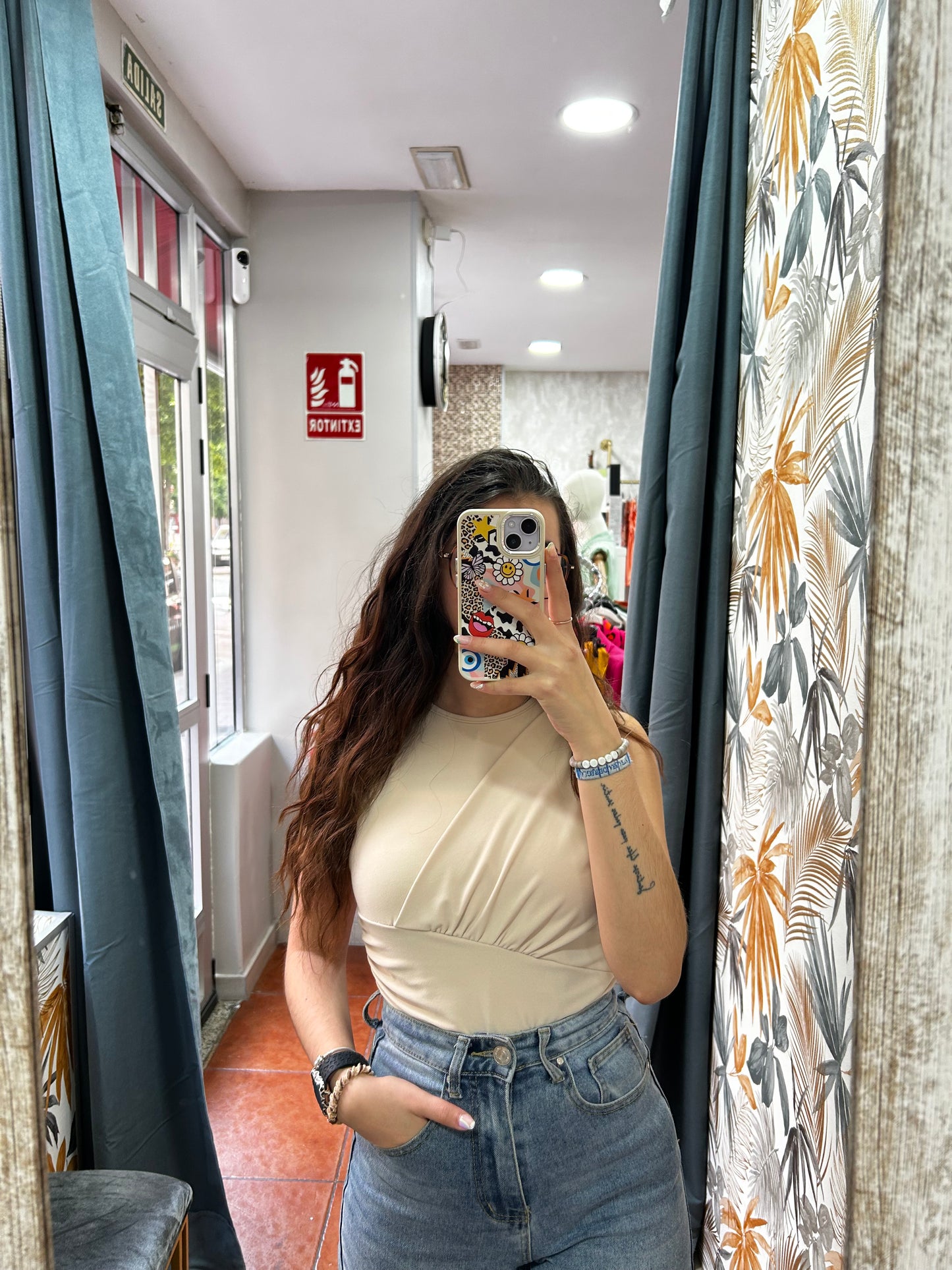 Camiseta fruncida beige