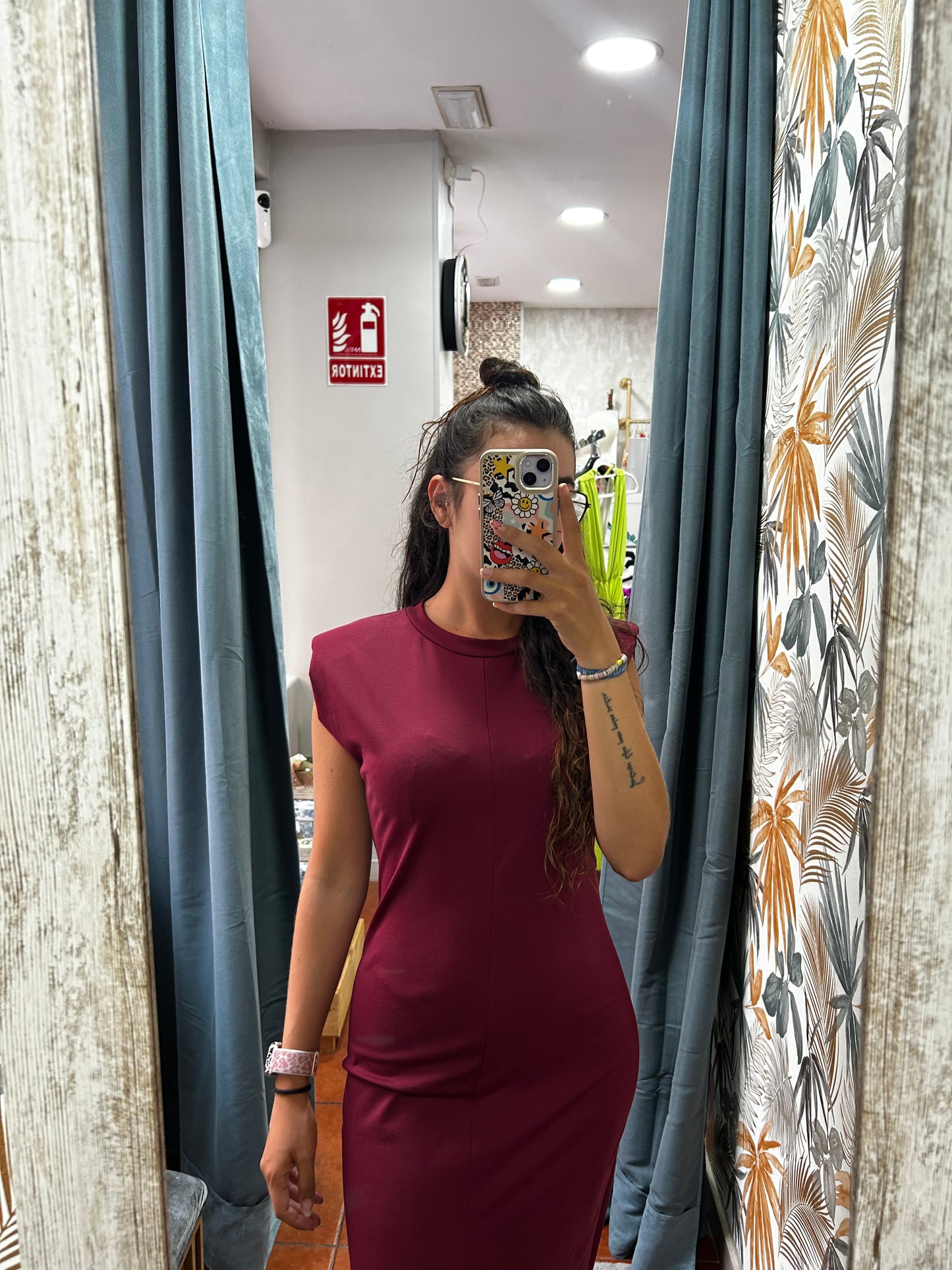 Vestido hombreras - granate