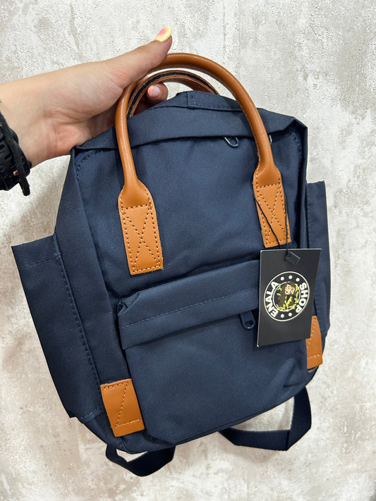 Mochila azul marino
