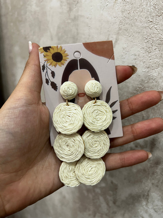 Pendientes rafia blancos