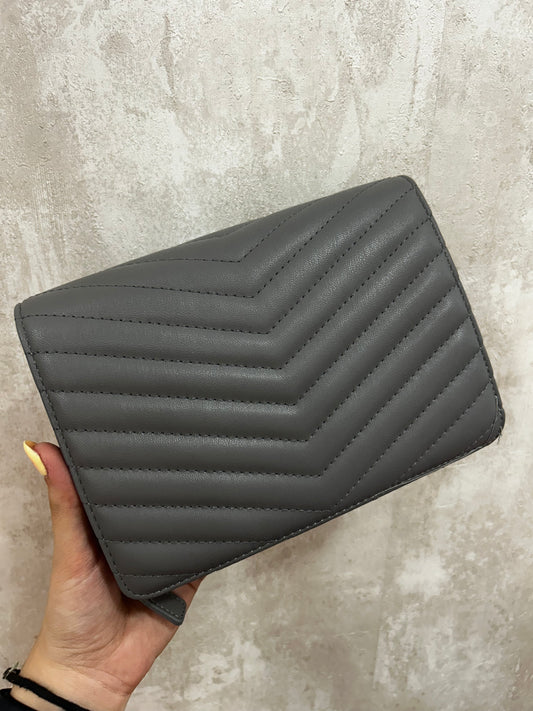 Bolso gris