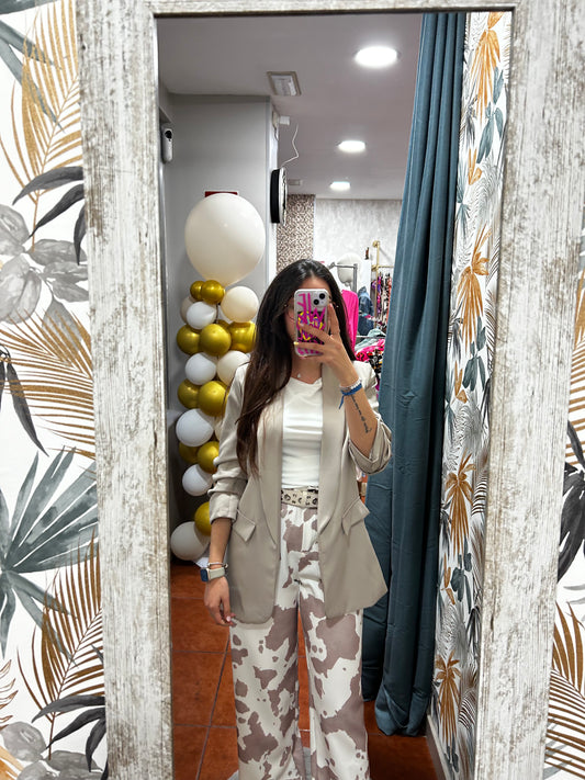 Blazer beige grisácea