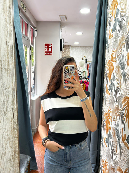 Camiseta hombreras rayas negras